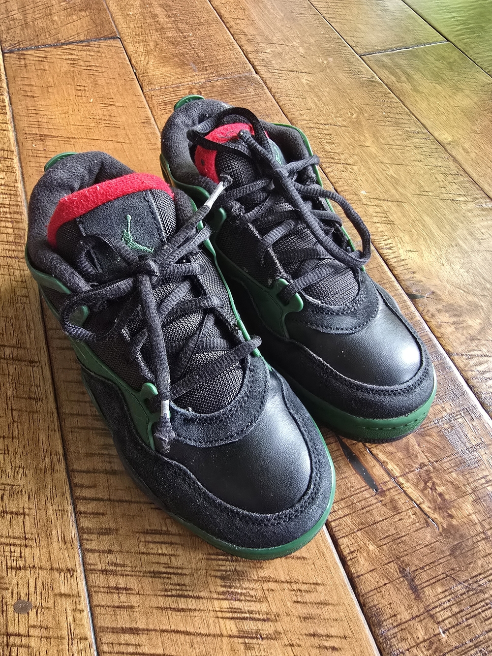 Jordan Kids Black, Green & Red Low-Top Sneakers